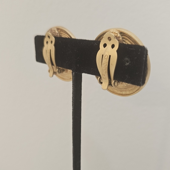 St. John gold tone black enamel earrings 1-1/4th in clip on - Picture 8 of 12